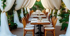 منطقة خارجية لإقامة الولائم والاحتفالات