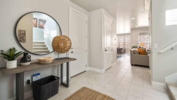 Townhome, 5 Bedrooms | Interior