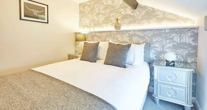 Host & Stay | 19 West End