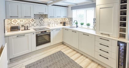 Host & Stay | 19 West End