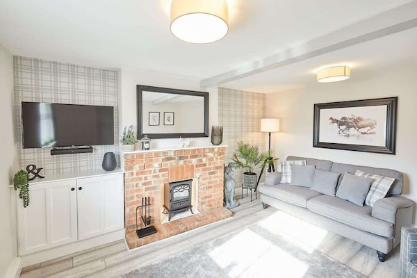 19 West End, Hurworth-on-Tees - Host & Stay