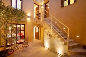 Interior - Fully Renovated, Walking distance to Everything, w/Heated Pool & BBQ! (Rethymno)