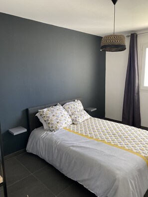 2 chambres, fer et planche à repasser, Wi-Fi gratuit, draps fournis