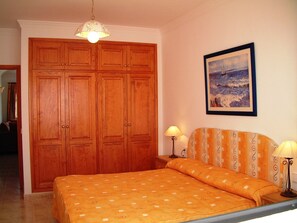 4 bedrooms, iron/ironing board, free WiFi