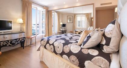 RARE! Saint-Tropez Port – Quai d'Honneur, Terrace, Sea View, 100m², A/C