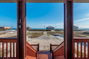 Property grounds - Ahh House - Bayfront House, Short Walk to Gulf Beach (Dauphin Island)