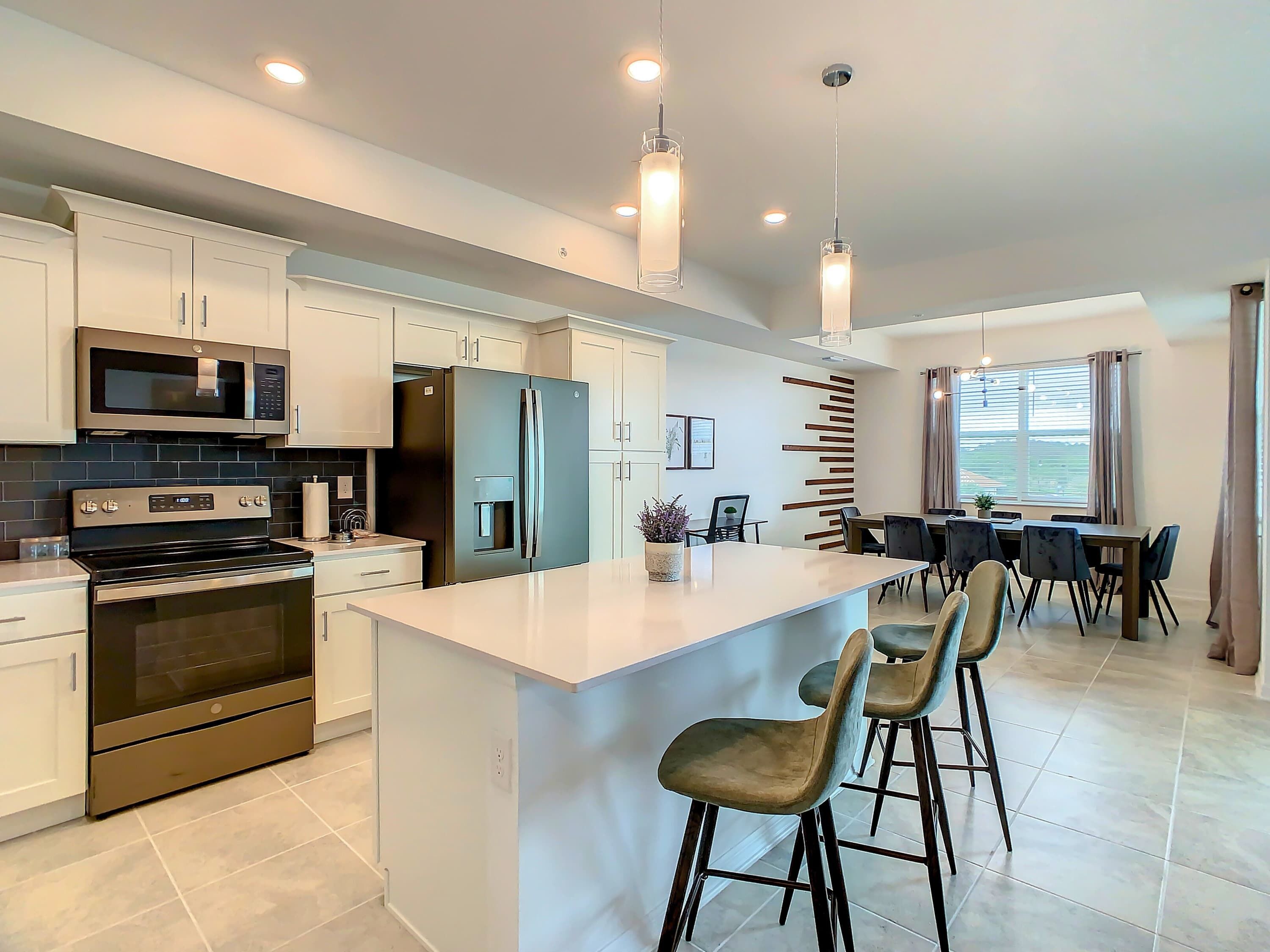 Geladeira, micro-ondas, fogão, cooktop