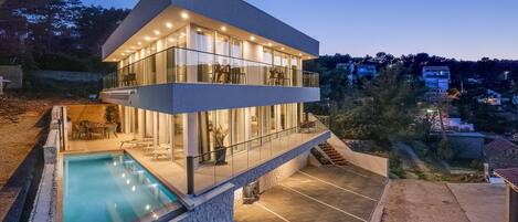 Outdoor pool, a heated pool