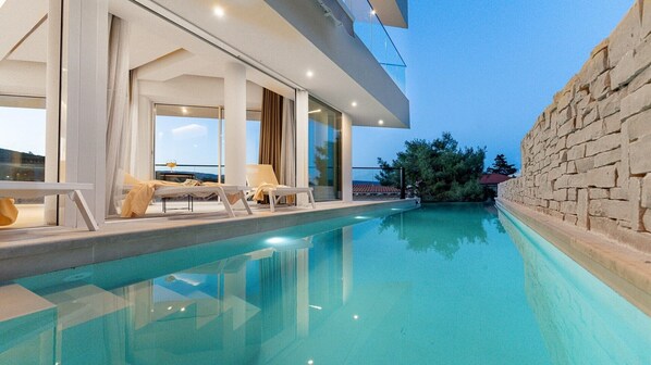 Outdoor pool, a heated pool