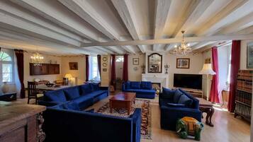 TV, fireplace, DVD player, table tennis