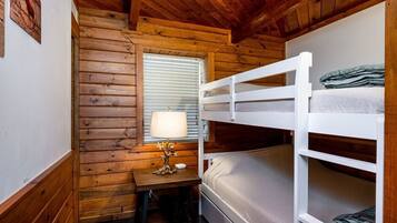 2 slaapkamers, een strijkplank/strijkijzer, wifi, beddengoed