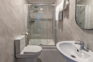 Free toiletries, hair dryer, towels - Best Western Ebbw Vale (Ebbw Vale)