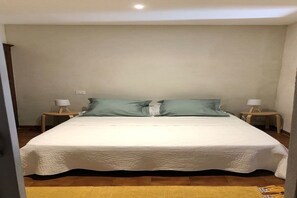 1 غرفة نوم ومكواة/لوح كي وسرير سفر وواي فاي