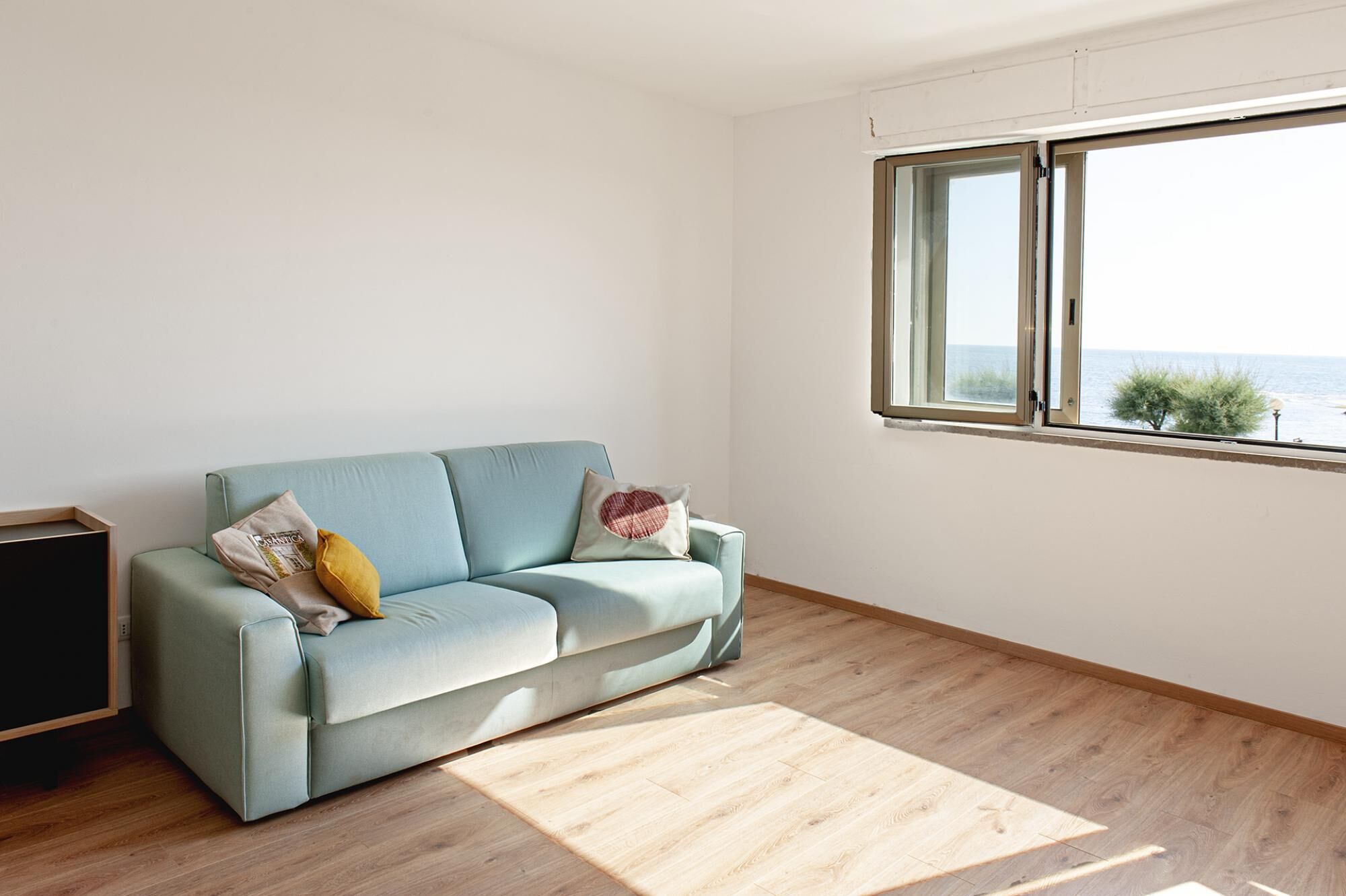 Li-e625-ital191a1 - The Boutique Apartment