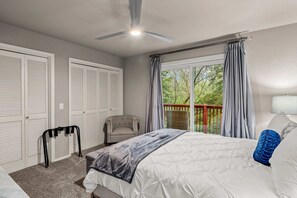 2 bedrooms, desk, iron/ironing board, travel cot - Nature Lovers-Long Stays Welcome-Family Friendly (Bella Vista)