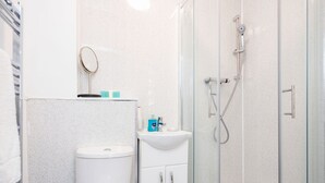 アパートメント | バスルーム | シ ャワー、タオル、シャンプー