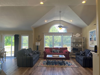 Heart of Duck!!  Heated Pool, Hot Tub, Golf Cart 