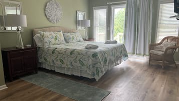 7 bedrooms, desk, iron/ironing board, travel crib