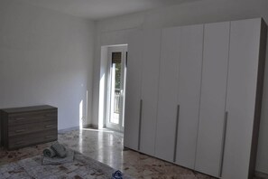 3 chambres, fer et planche à repasser, Wi-Fi, draps fournis