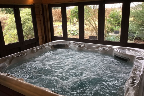 indoor 8 person hot tub ( private use)