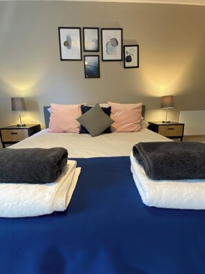 1 chambre, coffres-forts dans les chambres, fer et planche à repasser
