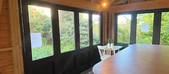 Apartment in the grounds of a country house with indoor hot tub