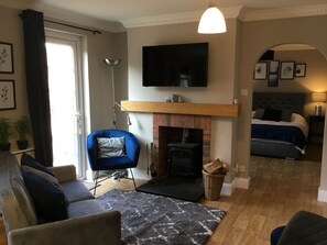 1 bedroom, in-room safe, iron/ironing board, free WiFi - Apartment in the grounds of a country house with indoor hot tub (Kinross)