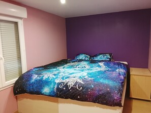 4 quartos, Wi-Fi de cortesia, roupa de cama