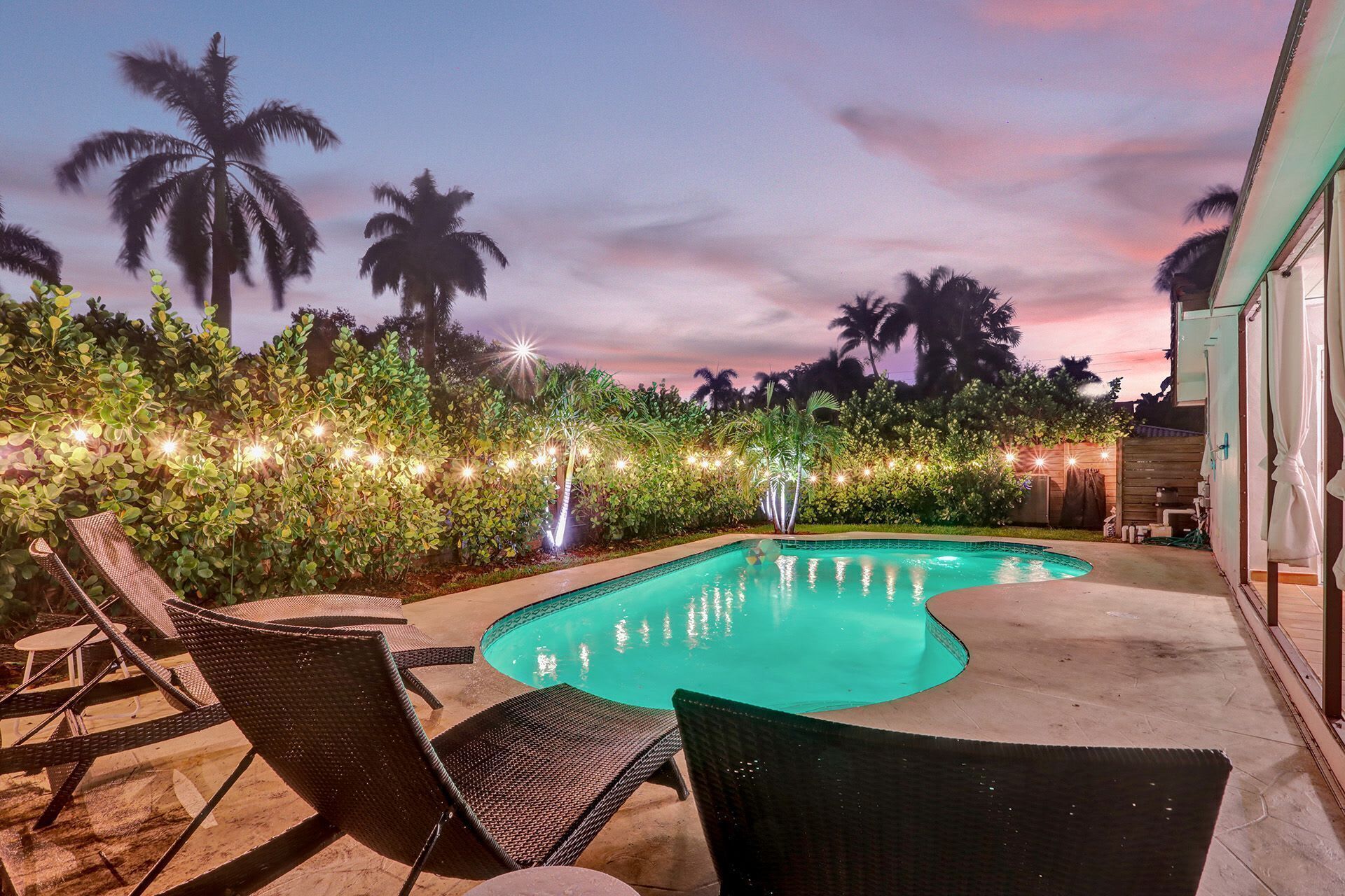 Renovated 5½  Bedroom Home with Amazing Pool