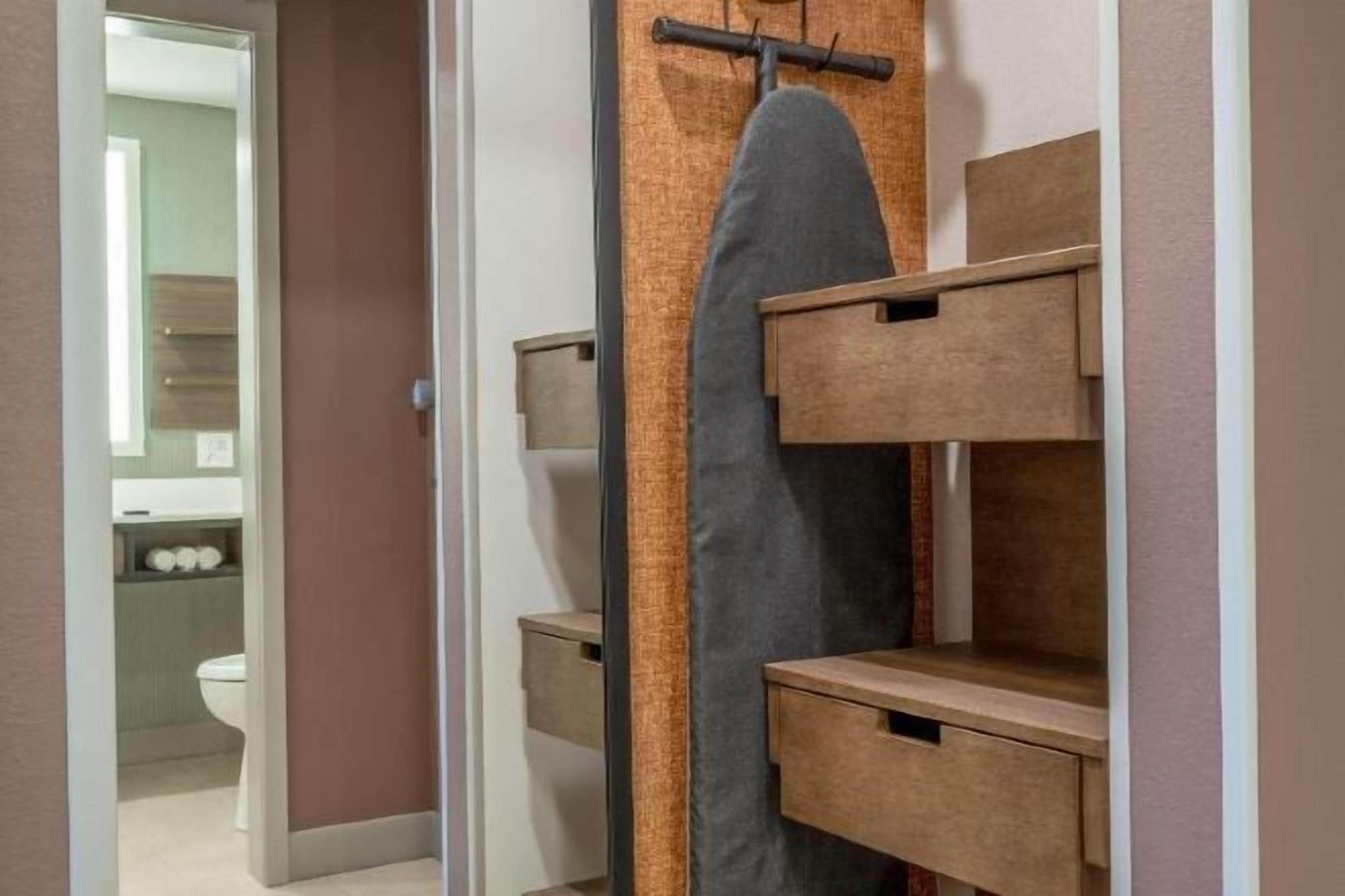 Articles de toilette gratuits, sèche-cheveux, serviettes fournies