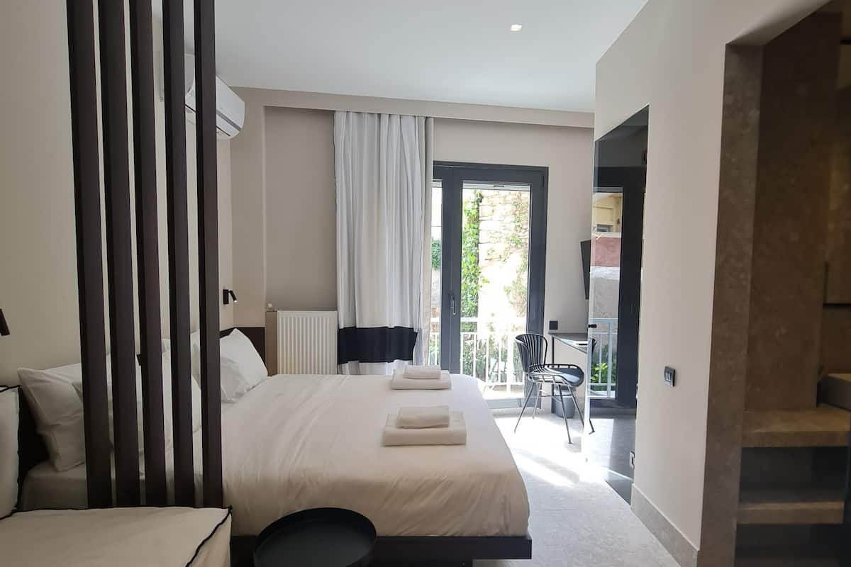 Premium bedding, in-room safe, desk, blackout curtains