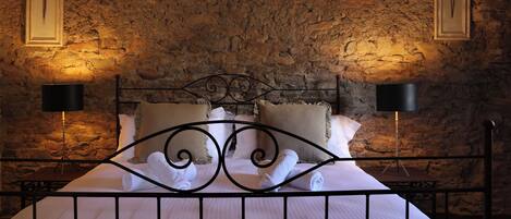 3 bedrooms, iron/ironing board, travel cot, free WiFi