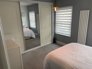 1 habitación, tabla de planchar con plancha, wifi gratis y ropa de cama