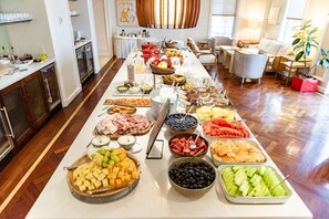 Alimentos y bebidas