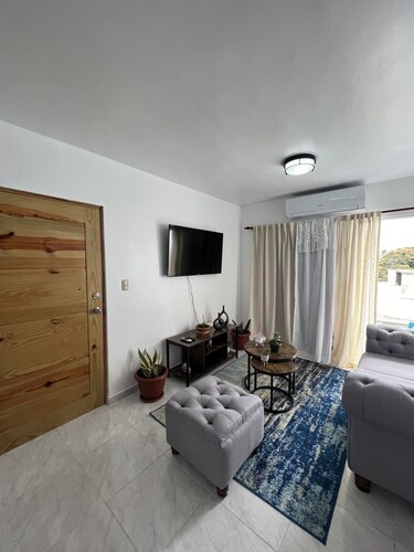 Eclectic and Cozy APT In El Paraiso Cabrera - 2 Min From Downtown