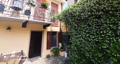 APARTMENT WITH 4 PLACES IN RENOVATED HOUSE IN HISTORIC CENTER