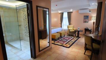 Executive Room, 1 King Bed | Individually decorated, individually furnished, desk, laptop workspace