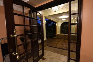 Entrada al alojamiento