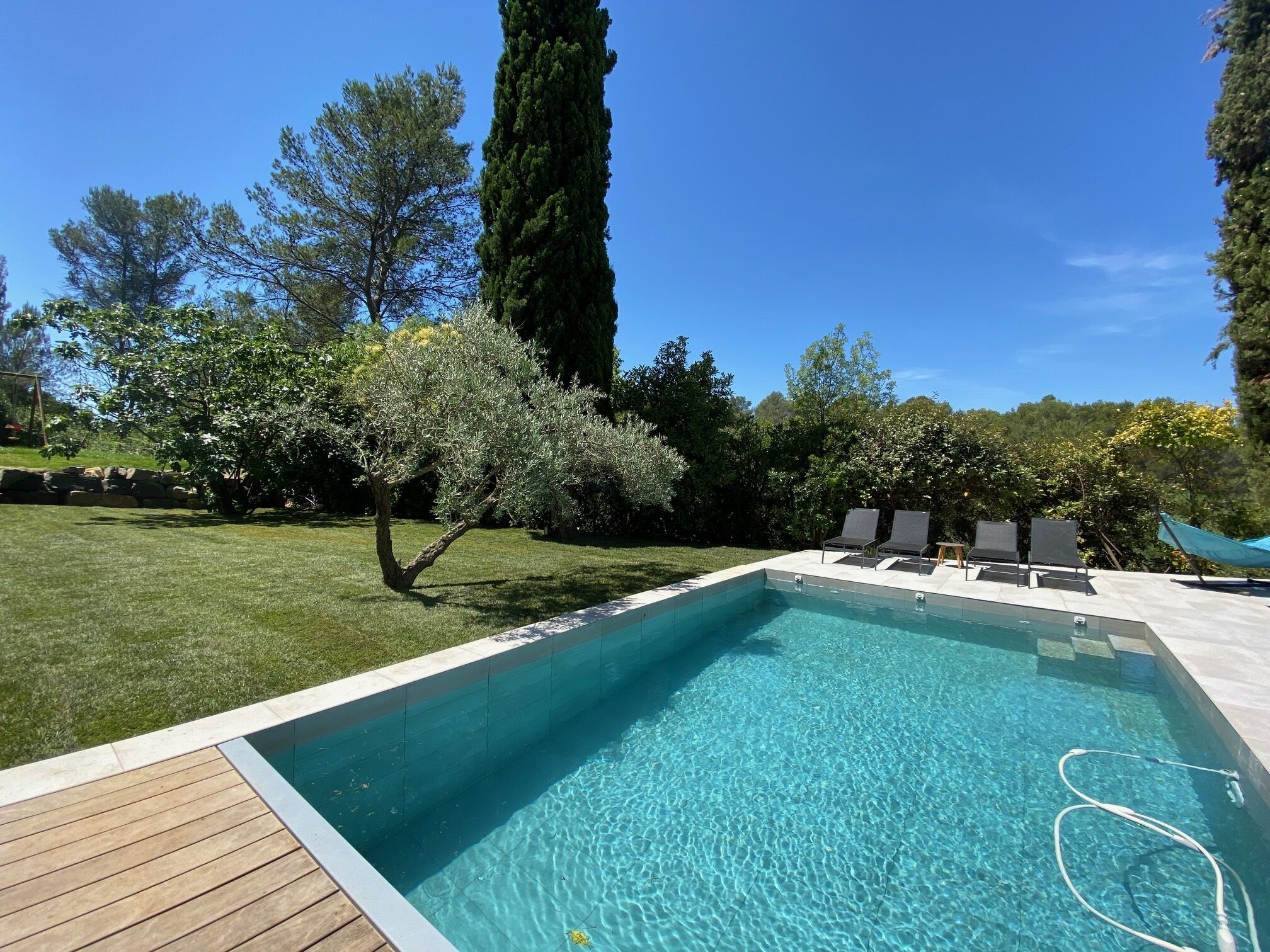 室外游泳池，恒温泳池