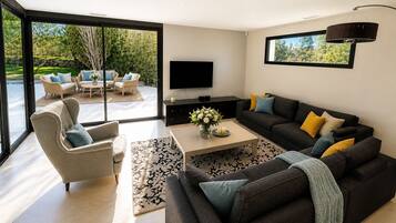 Smart TV, table football, ping pong, books