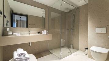 Junior Suite | Bathroom | Shower, hair dryer, towels