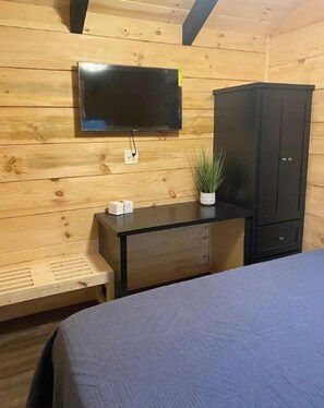 1 bedroom, desk, WiFi, bed sheets