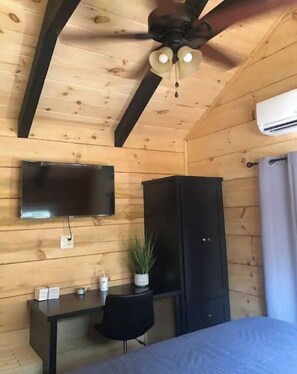 1 bedroom, desk, WiFi, bed sheets