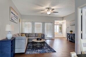 Smart TV, fireplace