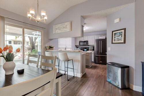 Newley Remodeled and Furnished, Cozy House 5 Minutes From Downtown!