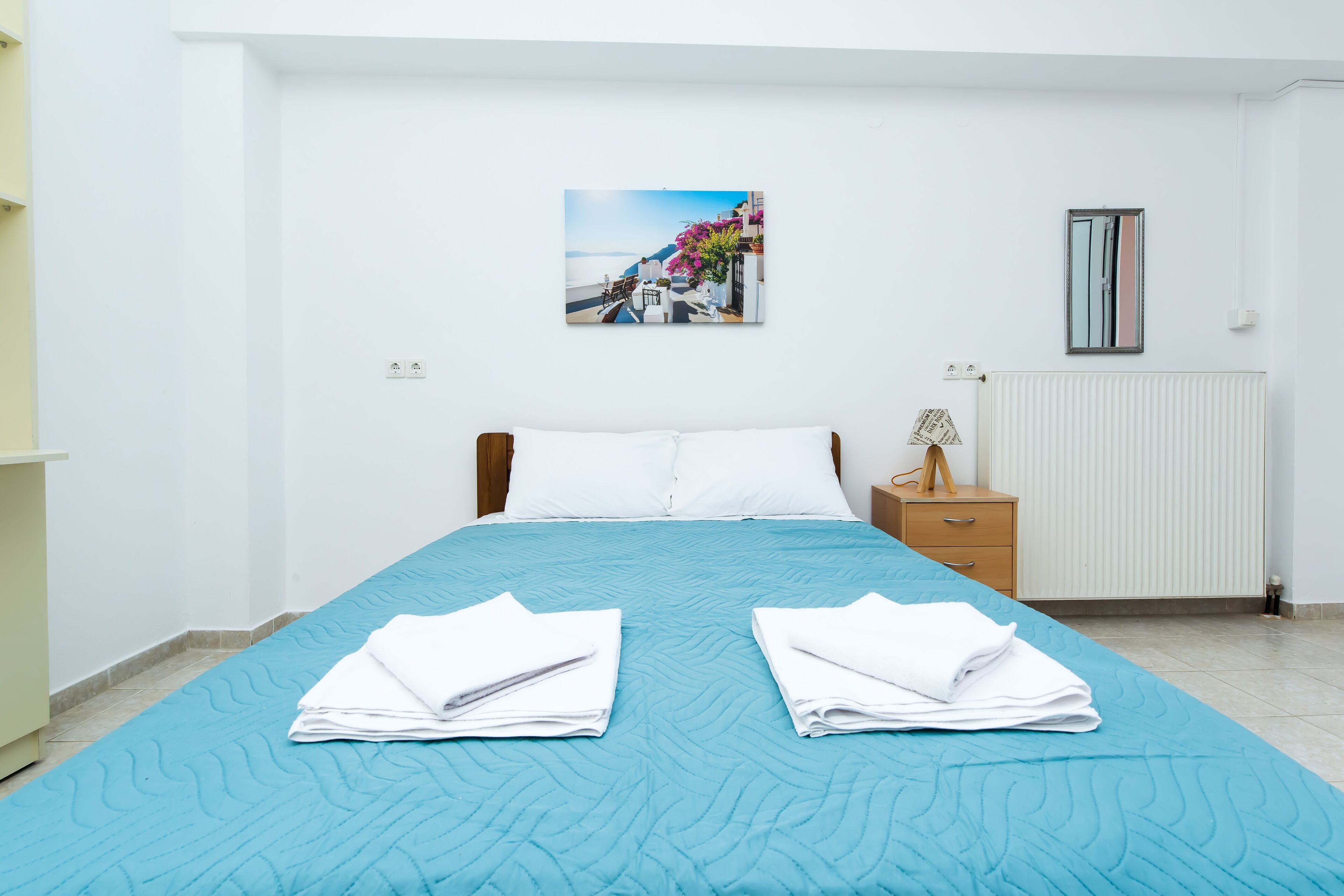 Estudi, vistes al jardí | Wifi gratuïta i roba de llit 