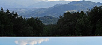 Charming Villa in Tuscany private pool & extensive garden, amazing views