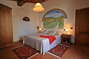 6 bedrooms, iron/ironing board, travel cot, WiFi