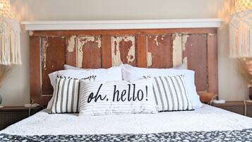 3 bedrooms, desk, iron/ironing board, free WiFi