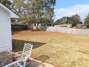 Outdoor spa tub - Dreamy 3 bedroom home just minutes to everything (Enterprise)
